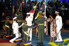 KELAHIRAN SEBUAH REPUBLIK BARU: Presiden Barbados, Cik Sandra Mason, memeriksa kawalan kehormatan selepas menerima Perintah Barbados dan mengangkat sumpah sebagai Presiden negara itu semasa Majlis Perasmian Presiden, yang diadakan bagi menandakan kelahiran sebuah republik baru Barbados di Dataran Pahlawan di ibu negara Bridgetown pada 30 November. - Foto REUTERS