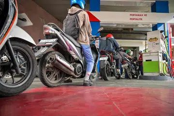 penjimatan tenaga, kerja dari rumah, persekolahan hibrid