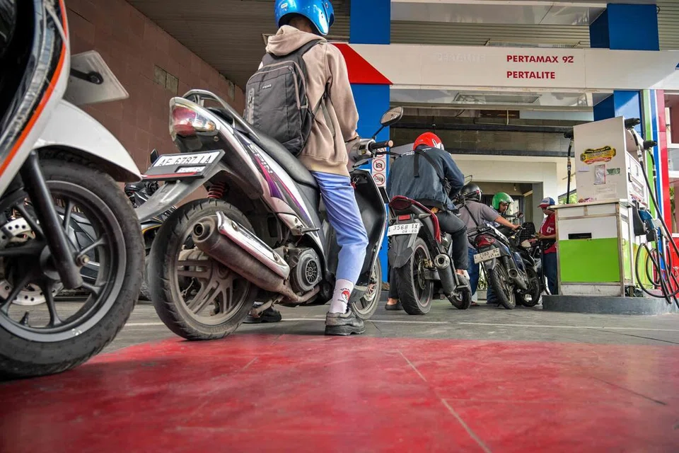 penjimatan tenaga, kerja dari rumah, persekolahan hibrid