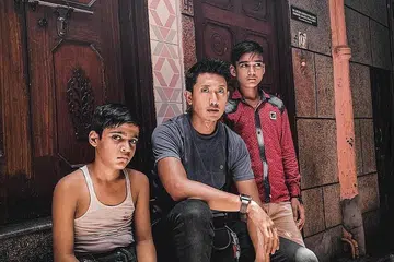 KEMBARA MEMBUKA MATA: Iskandar Shah (tengah) dalam rangka tugas mengacara 'Swap Kerja 3' di India senangi tugas mengupas kisah kemanusiaan dan perjuangan di rantauan berbekal 'hobi' suka berbual tanpa henti. - Foto INSTAGRAM ISKANDAR SHAH