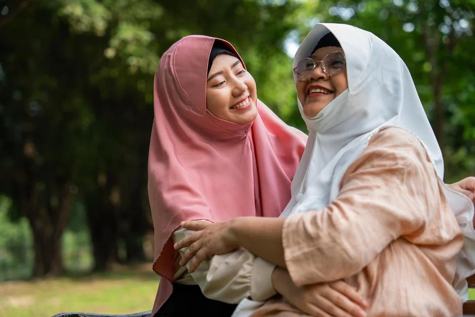 Kekal positif semasa berhubung dengan orang lain kerana sikap positif dapat melahirkan lagi sikap positif.