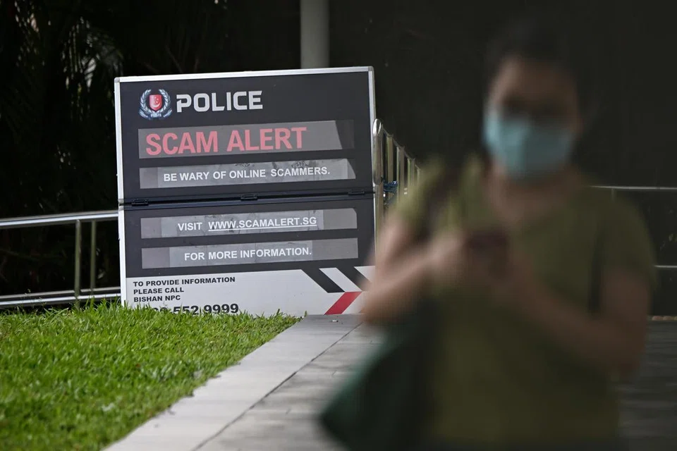JAGA-JAGA: Polis menyaran agar berwaspada dari terpedaya dengan penipuan pancingan data berkaitan dengan laman web polis trafik
