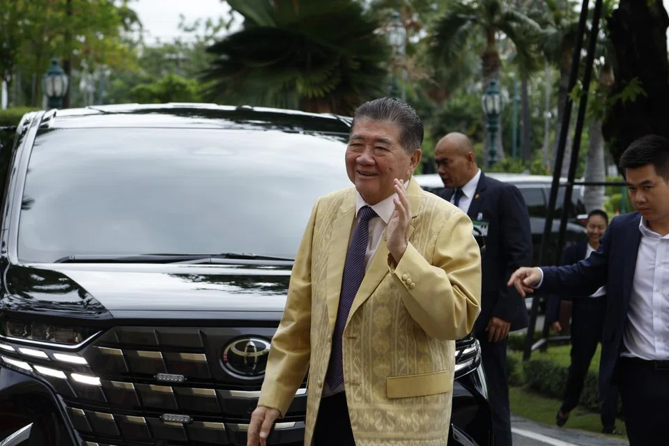 Phumtham Wechayachai, thailand, parlimen