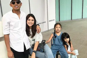 PELBAGAI USAHA CARI REZEKI: Nabil Ahmad, yang kelihatan bersama keluarganya, mengeluh kerana menerima tawaran kerja agak perlahan kebelakangan ini, dan kini merancang pelan lebih kukuh untuk masa depan. - Foto fail