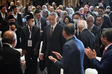 KEHARMONIAN PENTING: PM Lee (tengah), yang hadir di Persidangan Antarabangsa Masyarakat Gemilang di Pusat Konvensyen Raffles City semalam, berkata golongan minoriti, majoriti dan pemerintah sama-sama memainkan peranan penting dalam mengekalkan keharmonian kaum dan agama serta perpaduan sosial di Singapura. - Foto BH oleh CHONG JUN LIANG