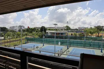 Pusat Sukan Yio Chu Kang kini menempatkan kompleks renang, dewan sukan serbaguna, pusat skuasy, pusat tenis, gimnasium, dan stadium dengan balapan dan padang larian.