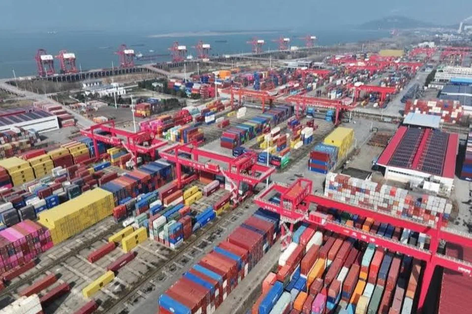 Tarif yang dikenakan oleh Amerika Syarikat mewakili kenaikan tambahan kepada levi sedia ada ke atas beribu-ribu barangan China.
