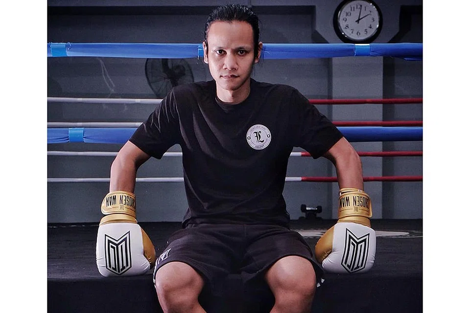 CEKAL: Muhamad Ridhwan Ahmad, yang juga dikenali sebagai The Chosen Wan, selepas memenangi Kejohanan Featherweight Asia Persatuan Tinju Dunia pada 2017, kini mengendalikan dua gimnasium Legends Fight Sport, tetap bersemangat meneruskan perjuangan dalam sukan tinju biarpun kini peluang bertandingan terlalu terhad gara-gara pandemik di seluruh dunia. - Foto BM oleh KHALID BABA