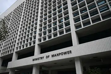 MOM, kementerian tenaga manusia, khidmat kreatif warga asing 