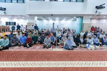 Lebih 150 peserta mengikuti forum, ‘Bersamamu’, yang turut dihadiri (barisan hadapan, empat dari kiri), tetamu terhormat, Menteri di Pejabat Perdana Menteri, Dr Mohamad Maliki Osman, yang juga Menteri Kedua (Pendidikan merangkap Ehwal Luar).