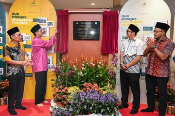 Faishal, Muis, Masjid