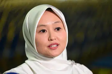 Menteri Negara (Penerangan dan Pembangunan Digital merangkap Kesihatan), Cik Rahayu Mahzam, berkongsi kepada media pada 24 November selepas Persidangan Parti Tindakan Rakyat (PAP) bahawa peralihan pucuk kepimpinan PAP mencerminkan usaha parti itu mencapai keseimbangan dalam melakar pembaharuan berterusan, namun tetap bepegang teguh pada nilai parti sejak sekian lama.