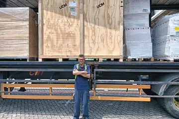 Encik Muhammad Azhar Ismail, 49 tahun, yang telah bekerja dalam sektor keselamatan dan logistik selama 26 tahun, mendambakan peluang untuk menceburi bidang kejuruteraan awan setelah menamatkan kursusnya.