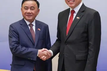 Menteri Penyelaras bagi Perkhidmatan Awam, Encik Chan Chun Sing (kanan), dan rakan sejawatannya dari Vietnam, Encik Tran Cam Tu, semasa Dialog Strategik Singapura-Vietnam yang pertama kali diadakan pada 25 Ogos.