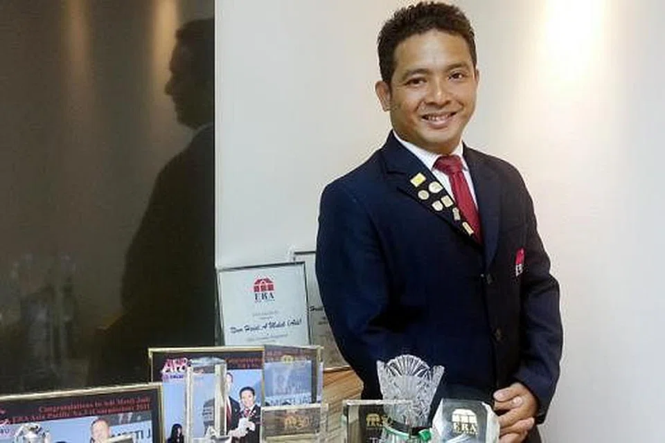 "Kalau dahulu letak di surat khabar sudah mencukupi, sekarang kita perlu manfaatkan semua saluran, termasuk Internet, untuk mencari pembeli." - Encik Noor Haidi Abdul Malek (Adi Mesti Jadi) 