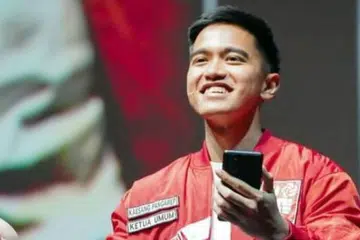 Encik Kaesang Pangarep , anak bongsu Presiden Joko Widodo, dan isterinya berdepan kecaman warga maya kerana mempamerkan percutian mewah mereka di Amerika Syarikat ketika satu siri protes membantah rancangan mengubah Undang-Undang Pemilihan Kepala Daerah (Pilkada) diadakan negara itu.