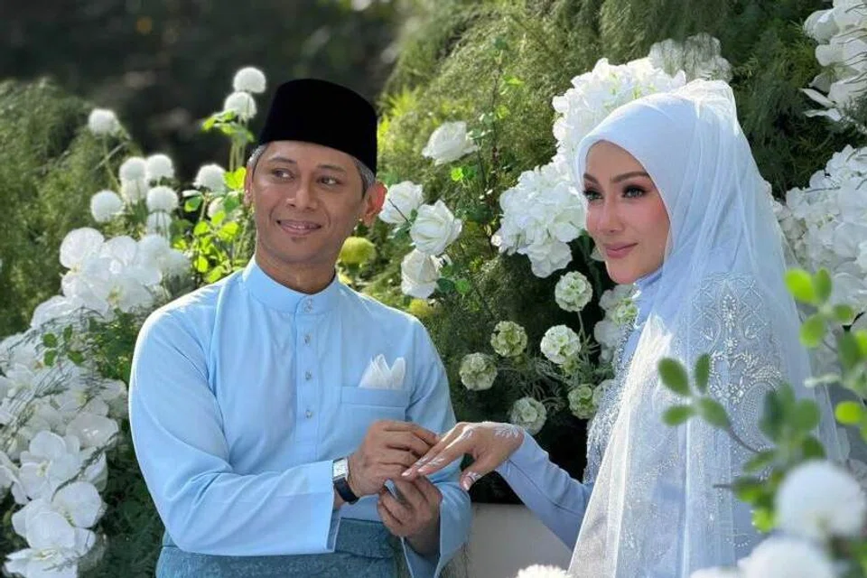 Erra Fazira, 51 tahun, sah bergelar isteri kepada ahli perniagaan, Mohamad Ezwan Mohamad Zain, 44 tahun, dengan sekali lafaz pada 9.20 pagi tadi (12 Disember).