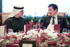 Perdana Menteri, Encik Lawrence Wong (kanan), mengadakan satu jamuan tengah hari untuk Putera Mahkota Abu Dhabi, Sheikh Khaled Mohamed Zayed Al Nahyan, di Hotel Fullerton pada 30 Oktober.