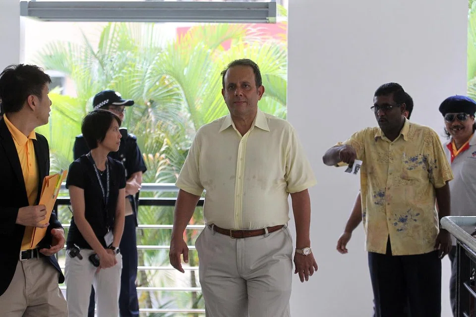 BUAT KENYATAAN PALSU: Ahli politik, Encik Kenneth Jeyaretnam, sebelum ini sudah dua kali diarahkan membuat pembetulan bagi catatannya di media sosial yang mengandungi kenyataan palsu. 