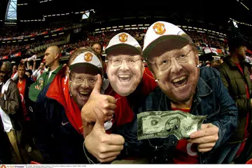 Pemilikan keluarga Glazers mendapat kritikan teruk penyokong Manchester United terutamanya dalam beberapa tahun lalu. Mereka disifatkan sebagai penyokong berpaut kepada pemilikan United atas kepentingan kewangan peribadi, bukan kerana kepentingan kelab. 