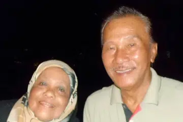 KEPINGAN GAMBAR ISTIMEWA: Allahyarham  Ali Yusoff, bekas jurugambar The Straits Times (ST), bersama isterinya Allahyarhamah Siti Meryam Abdul Manaf.