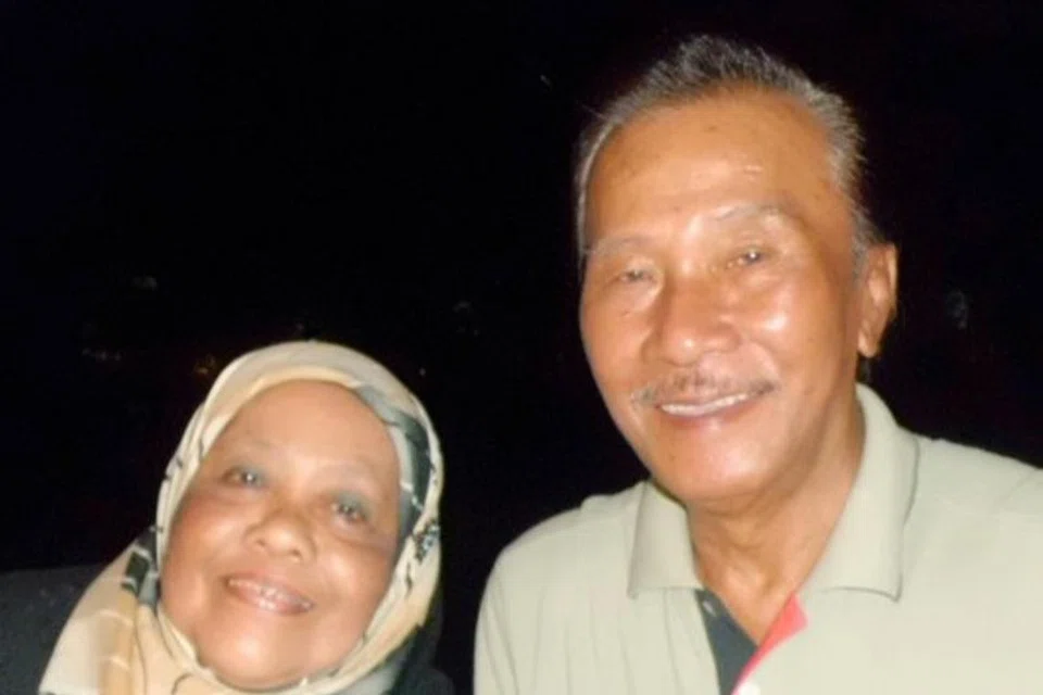 KEPINGAN GAMBAR ISTIMEWA: Allahyarham  Ali Yusoff, bekas jurugambar The Straits Times (ST), bersama isterinya Allahyarhamah Siti Meryam Abdul Manaf.