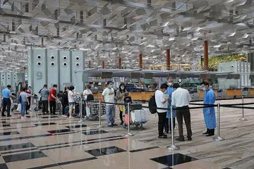 INGIN SEMPADAN DIBUKA: Seramai 67 peratus responden satu tinjauan antarabangsa pada bulan lalu berkata kebanyakan sempadan negara harus dibuka sekarang, naik 12 mata peratusan daripada tinjauan serupa pada Jun lalu. - Foto fail