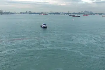 Kejadian di Pangkalan Polis Pengawal Pantai (PCG) Daerah Brani itu mengakibatkan sekitar 23 tan minyak diesel bocor ke dalam perairan selatan Singapura pada 5 Februari.