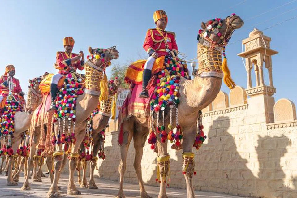 RAIKAN BUDAYA RAJASTHAN: Pesta Padang Pasir Jaisalmer meriah dengan acara seperti lumba unta bak dalam filem epik Bollywood yang mengisahkan tentang perjuangan.