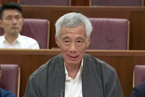 Perdana Menteri Lee Hsien Loong berkata mana-mana parti politik yang mahu membelanjakan lebih banyak wang daripada rizab negara dan mahu kurang menabung untuk generasi akan datang, harus terus terang dengan pengundi di pilihan raya umum akan datang.