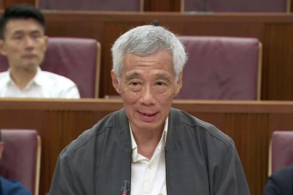 Perdana Menteri Lee Hsien Loong berkata mana-mana parti politik yang mahu membelanjakan lebih banyak wang daripada rizab negara dan mahu kurang menabung untuk generasi akan datang, harus terus terang dengan pengundi di pilihan raya umum akan datang.