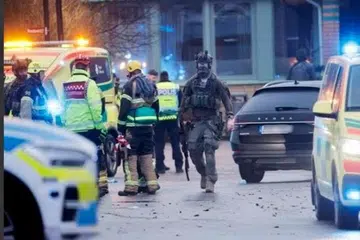 Pegawai polis giat menjalankan siasatan di pusat pendidikan dewasa sekolah Risbergska selepas serangan tembakan yang meragut 11 nyawa di Orebro, Sweden, pada 4 Februari.