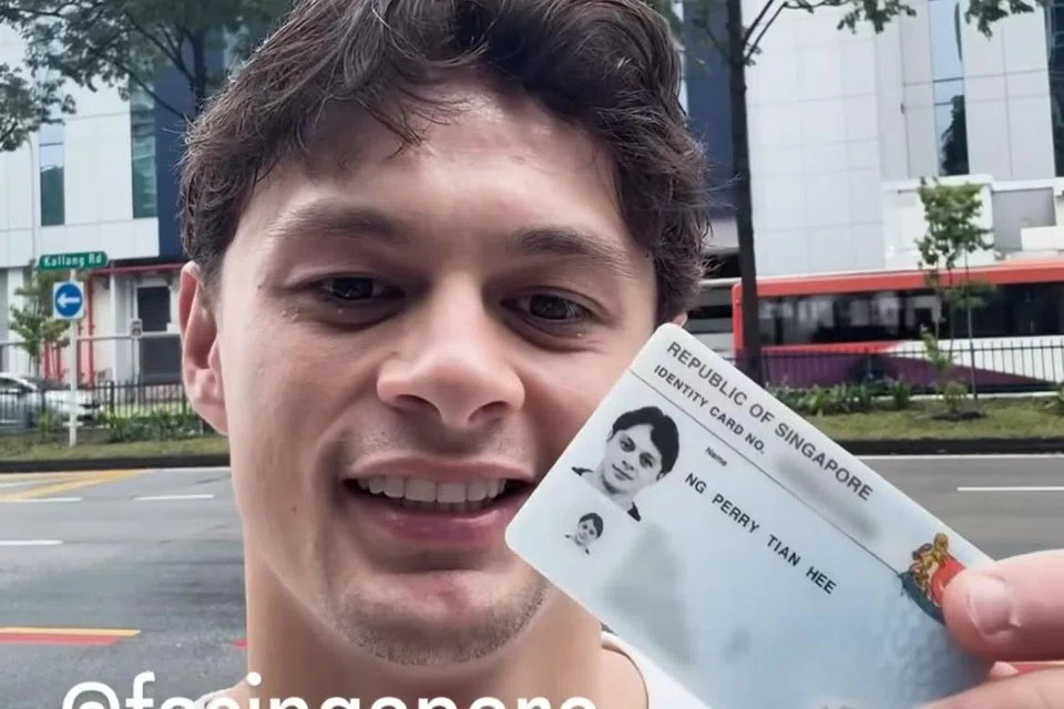 Pemain bek kanan Cardiff City, Perry Ng, mengumumkan melalui Instagramnya bahawa beliau telah mendapat status penduduk tetap (PR) di Singapura.