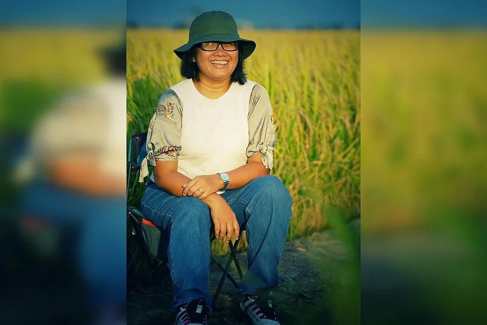 SIMPAN KENANGAN PILU: Antara perkara yang tersemat di fikiran Seri Wahyuni Jaes ketika menulis skrip drama 'Siapa Jaga Mak' (Musim Kedua) adalah pengalaman peribadinya menjaga arwah bapa dan arwah ibu dalam tempoh singkat sebulan dua sebelum mereka meninggal dunia. - Foto ihsan SERI WAHYUNI JAES