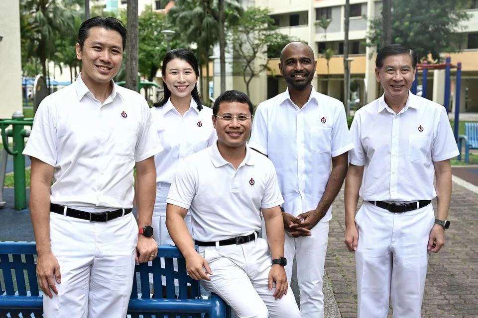 Pasukan Parti Tindakan Rakyat yang akan bertanding di GRC West Coast-Jurong West pada GE2025. (Dari kiri) Encik Shawn Huang; Cik Cassandra Lee; Menteri Pembangunan Negara, Encik Desmond Lee; Dr Hamid Razak dan Encik Ang Wei Neng. 