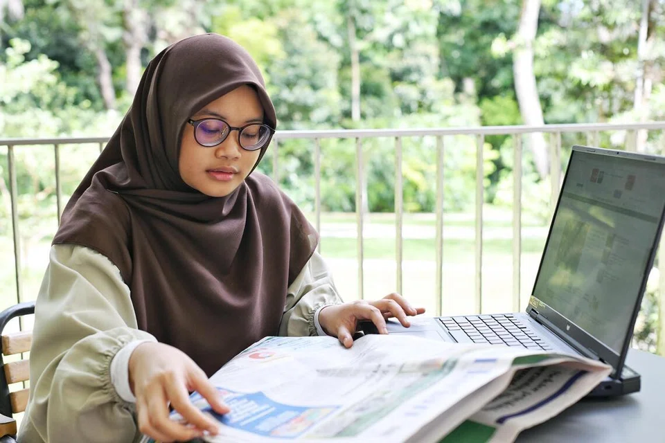 Pelajar tahun kedua dalam bidang Arkitek Landskap di Universiti Nasional Singapura, Cik Nur Hanisah Mohamad Ibrahim, memanfaatkan BH untuk menyelidik dokumentasi masjid-masjid lama di Singapura.