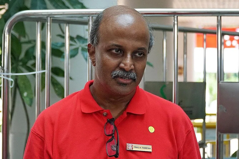 PERTARUNGAN DUA VETERAN: Calon PAP, Encik Liang Eng Hwa, dan calon SDP, Dr Paul Tambyah (atas), kembali menjadi pesaing di kawasan undi perseorangan Bukit Panjang. Lima tahun lalu, mereka bersaing di GRC Holland-Bukit Timah. - Foto BH oleh KHALID BABA/MARK CHEONG