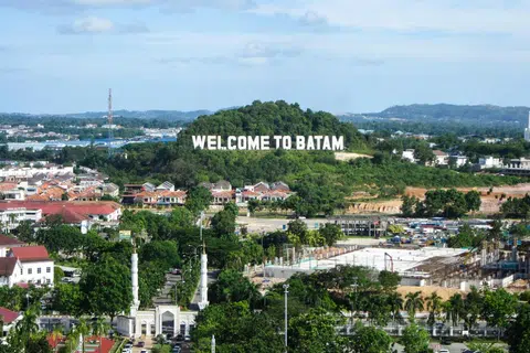 Batam mengalu-alukan persaingan daripada Zon Ekonomi Khas Johor-Singapura (JS-SEZ) tetapi turut menyatakan ia meniru zon ekonominya.