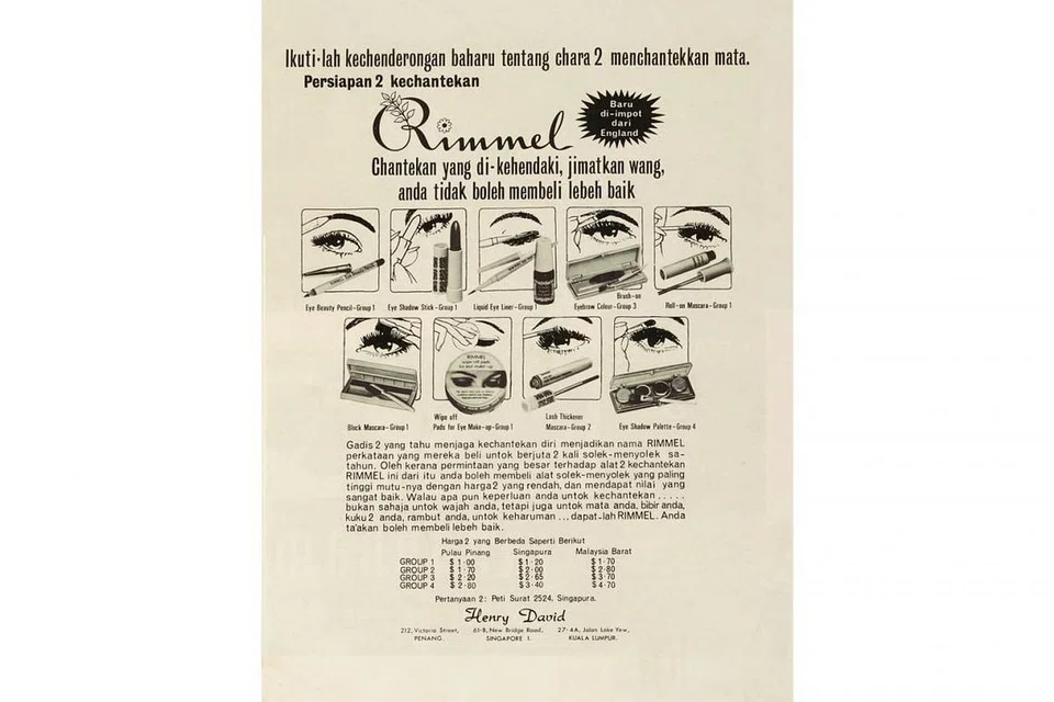 CONTOH LAMA: Inilah antara contoh ejaan lama pada akhbar, iklan serta buku-buku yang diterbitkan dalam tahun 1950-an hingga lewat 1970-an. - Foto fail