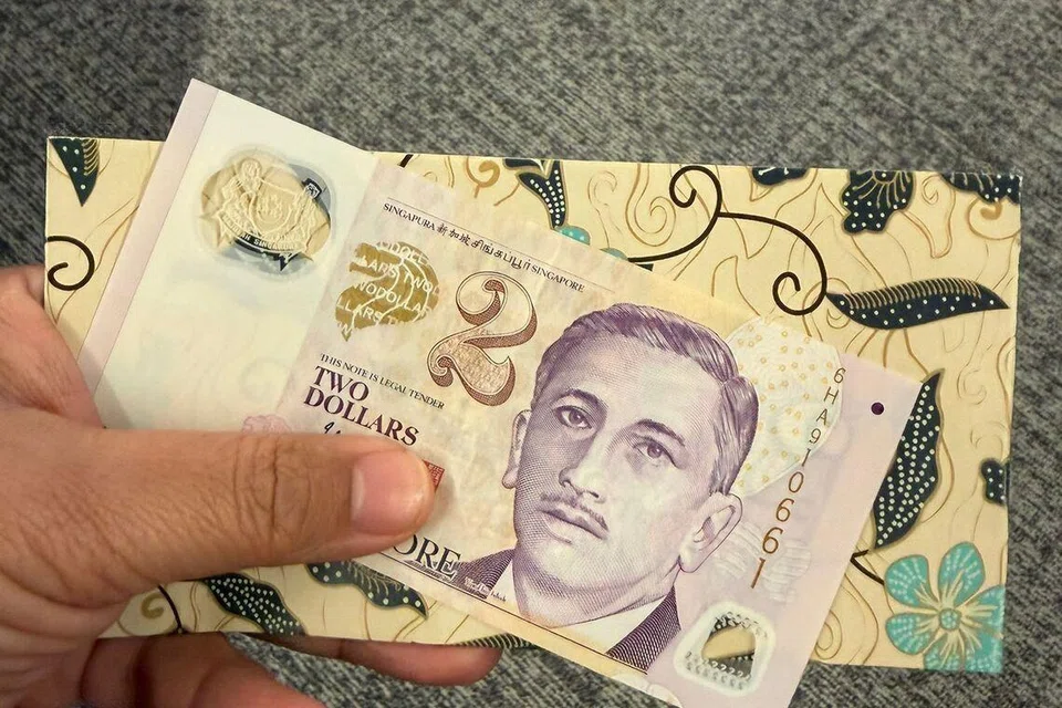 Isu duit raya $2 hangat diperkatakan apabila seorang ibu tunggal dan pengguna TikTok bersuara bahawa beliau tidak puas hati anaknya mendapat $2 pada zaman sekarang.