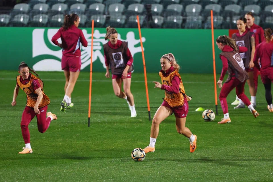 TERUS CIPTA SEJARAH: Alexia Putellas (depan, kanan) antara ‘senjata’ Sepanyol ketika berdepan dengan Sweden dalam perlawanan separuh akhir Piala Dunia Wanita pada Selasa. 