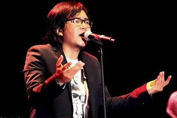 DIHAMBAT REVOLUSI MUZIK: Ari Lasso kecewa karya muzik tidak dilindungi dan penyanyi diminta segerakkan bibir atau 'lipsync'. - Foto OKEZONE
