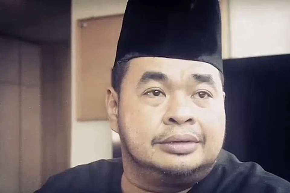 Allahyarham Nur Mohammad Azmi meninggal dunia pada 12 Februari di Hospital Universiti Nasional Singapura (NUH) akibat urat saraf paru-paru yang tersumbat atau ‘pulmonary embolism’.