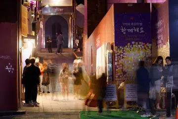 TRAGEDI HALLOWEEN: Pemandangan di sebuah lorong di mana berlakunya bencana mengakibatkan hampir 160 orang terbunuh.