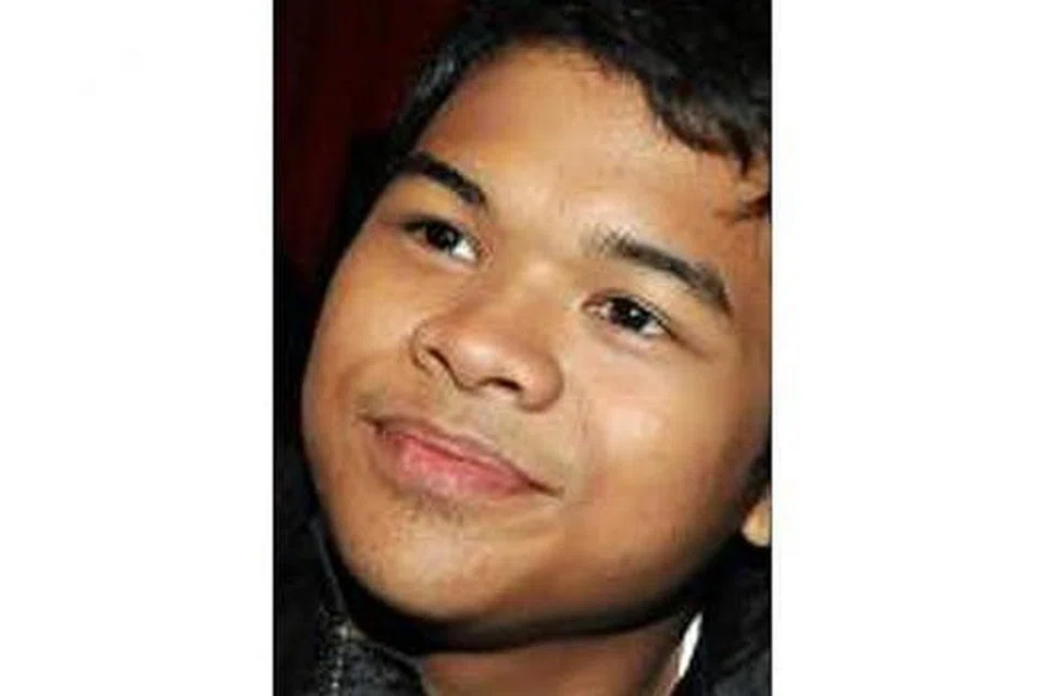 SEBELUM DAN SESUDAH: Aizat berkata tiada jalan pintas untuk mengubah rupa fizikalnya yang dahulu gemuk (gambar) menjadi kurus. - Foto ihsan AIZAT