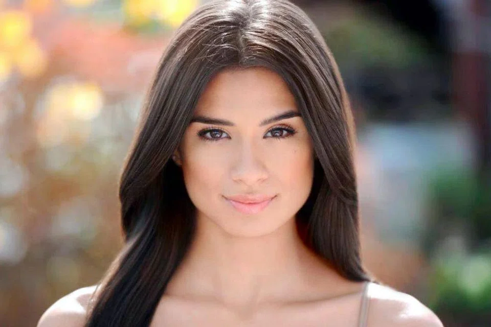 MENCORET PENGALAMAN DUKA: Pengalaman hidup tanpa ibu bapa di sisi membuat Diane Guerrero berasakan dirinya terdorong menghasilkan buku kisahnya semasa remaja. - Foto SHEKNOWS. COM