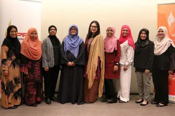 LEMBAGA BARU PPIS: (Dari kiri) Cik Sapiah Molla, Cik Nor Ainah Mohamed Ali, Cik Saidah Mohamed, Cik Rahayu Mohamad, Cik Hazlina Abdul Halim, Cik Fawziah Jainullabudeen, Cik Salina Samion, Cik Nur Amalina Abdul Gani dan Cik Khuzaima Raja Kamarul-Den adalah antara 12 ahli Lembaga Gabenor PPIS yang dilantik baru-baru ini. - Foto PPIS
