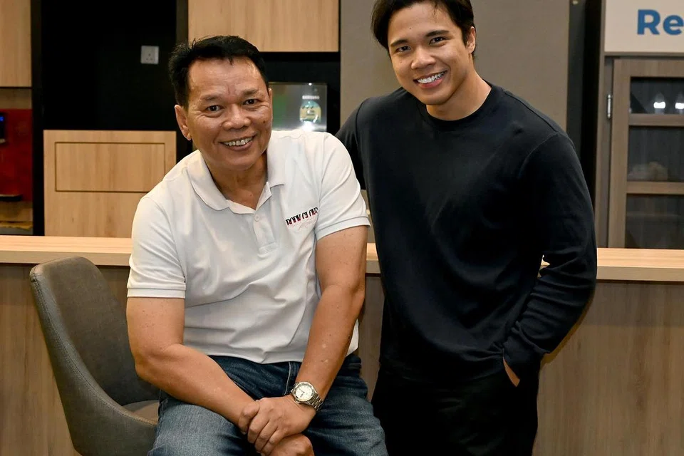 Bak pepatah ‘bapa borek, anak rintik’, begitulah hubungan erat antara pelakon anak-beranak, Mazlan Amat (kiri) dan Iskandar Mazlan, yang sebelum ini pernah terlibat dalam tiga drama bersama-sama.