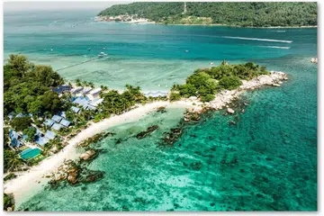 NYAMAN: Pulau Perhentian di Terengganu ini merupakan antara pulau yang popular dan tercantik di Malaysia. Berpasir putih bersih dan dikelilingi air laut yang jernih. 