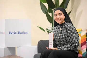 POTENSI KIAN BERKEMBANG: Dalam tempoh lebih setahun, Shazza atau nama sebenarnya, Shareefa Aminah Abdul Shariff, kian mantap mencipta lagu yang menepati cita rasa ramai tanpa mengira usia.